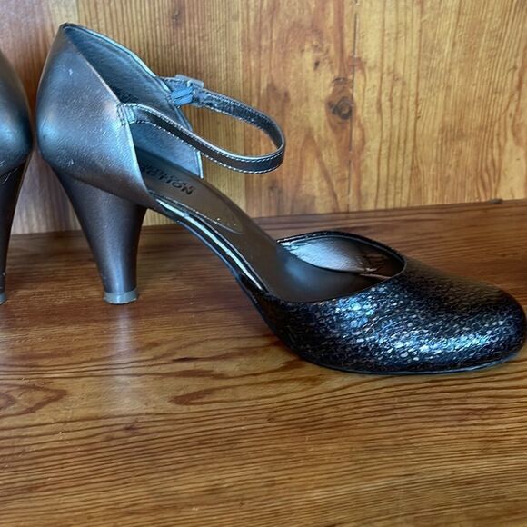 Kenneth Cole Reaction Women’s Gray Snakeskin size 8.5 ankle strap Heels - Picture 3 of 10